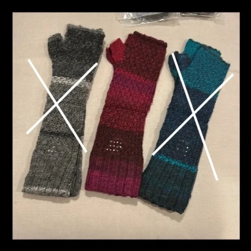 New In Package Garnet Hill Raspberry Wool Blend Knit Fingerless Gloves OS